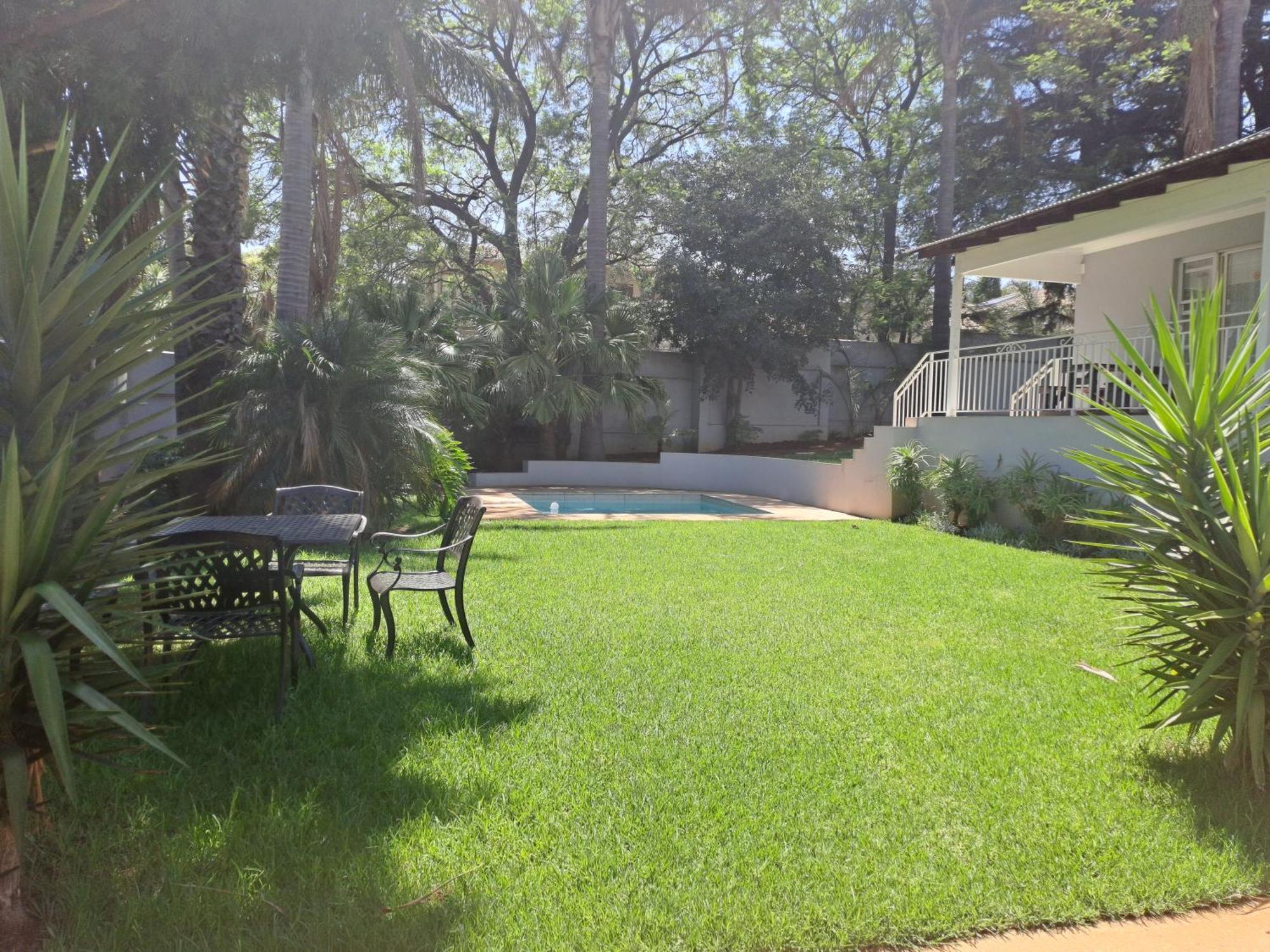8 On Acacia Guesthouse Bedfordview Luaran gambar