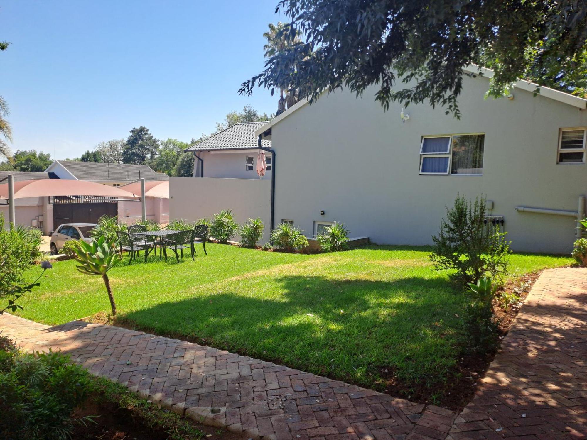 8 On Acacia Guesthouse Bedfordview Luaran gambar