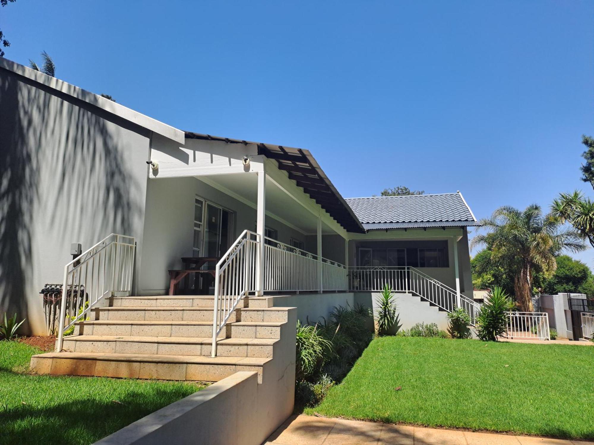 8 On Acacia Guesthouse Bedfordview Luaran gambar