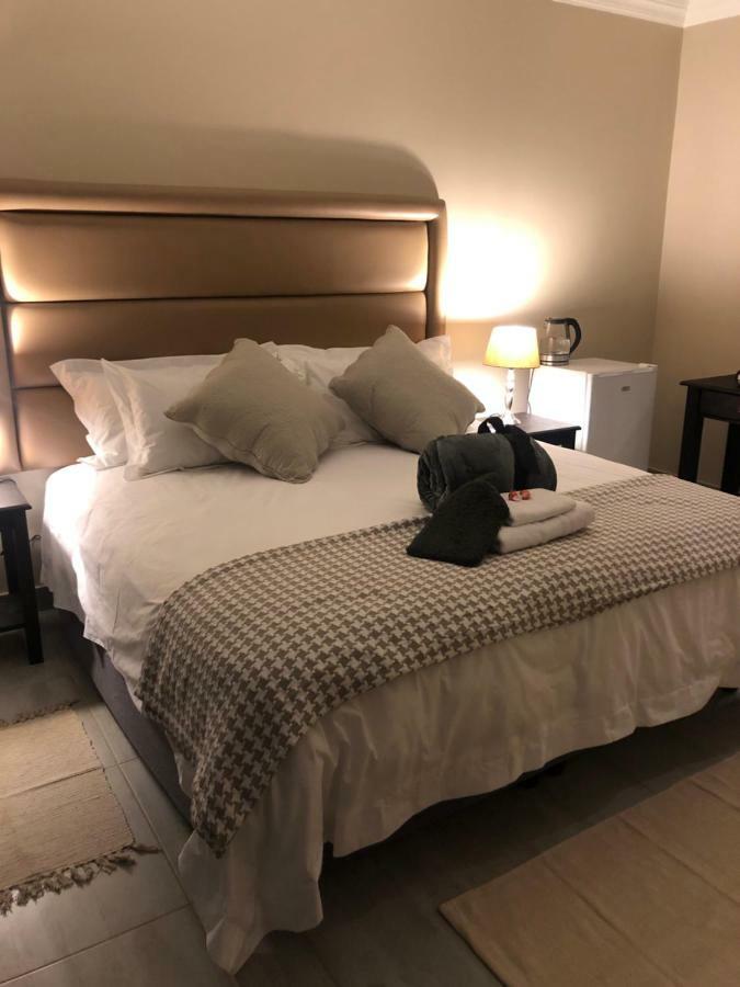 8 On Acacia Guesthouse Bedfordview Luaran gambar