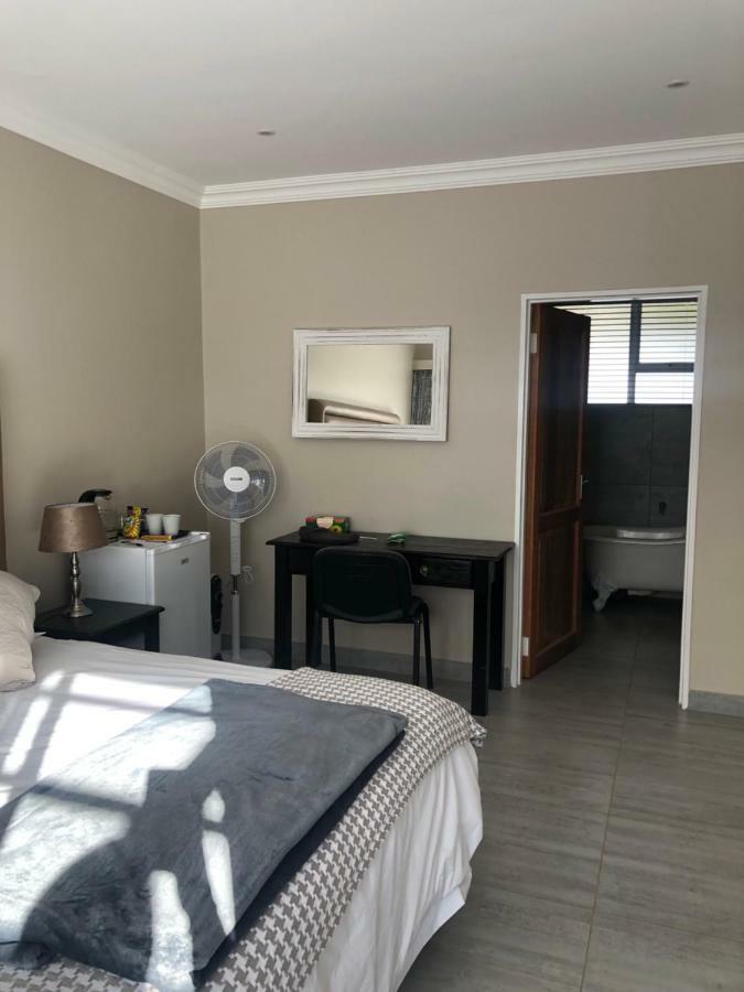 8 On Acacia Guesthouse Bedfordview Luaran gambar