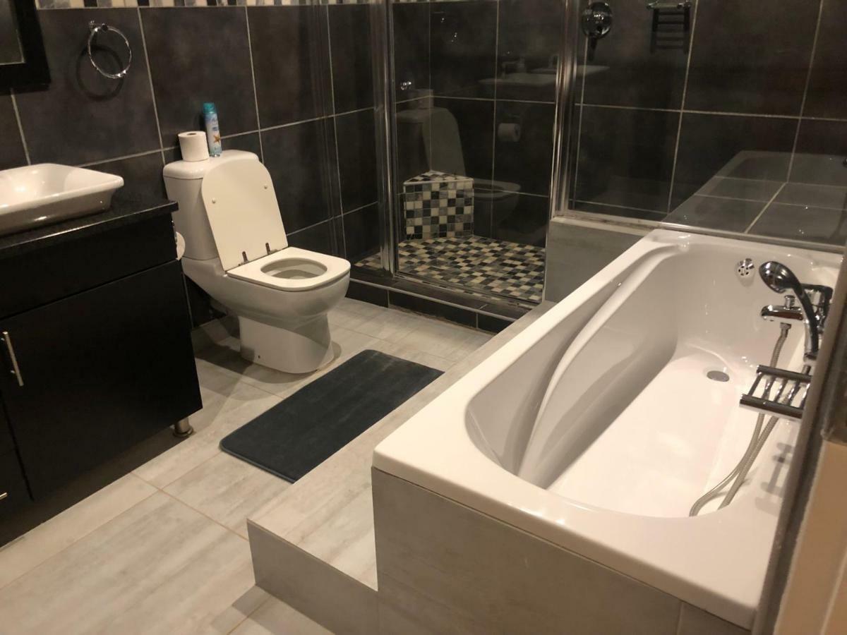 8 On Acacia Guesthouse Bedfordview Luaran gambar