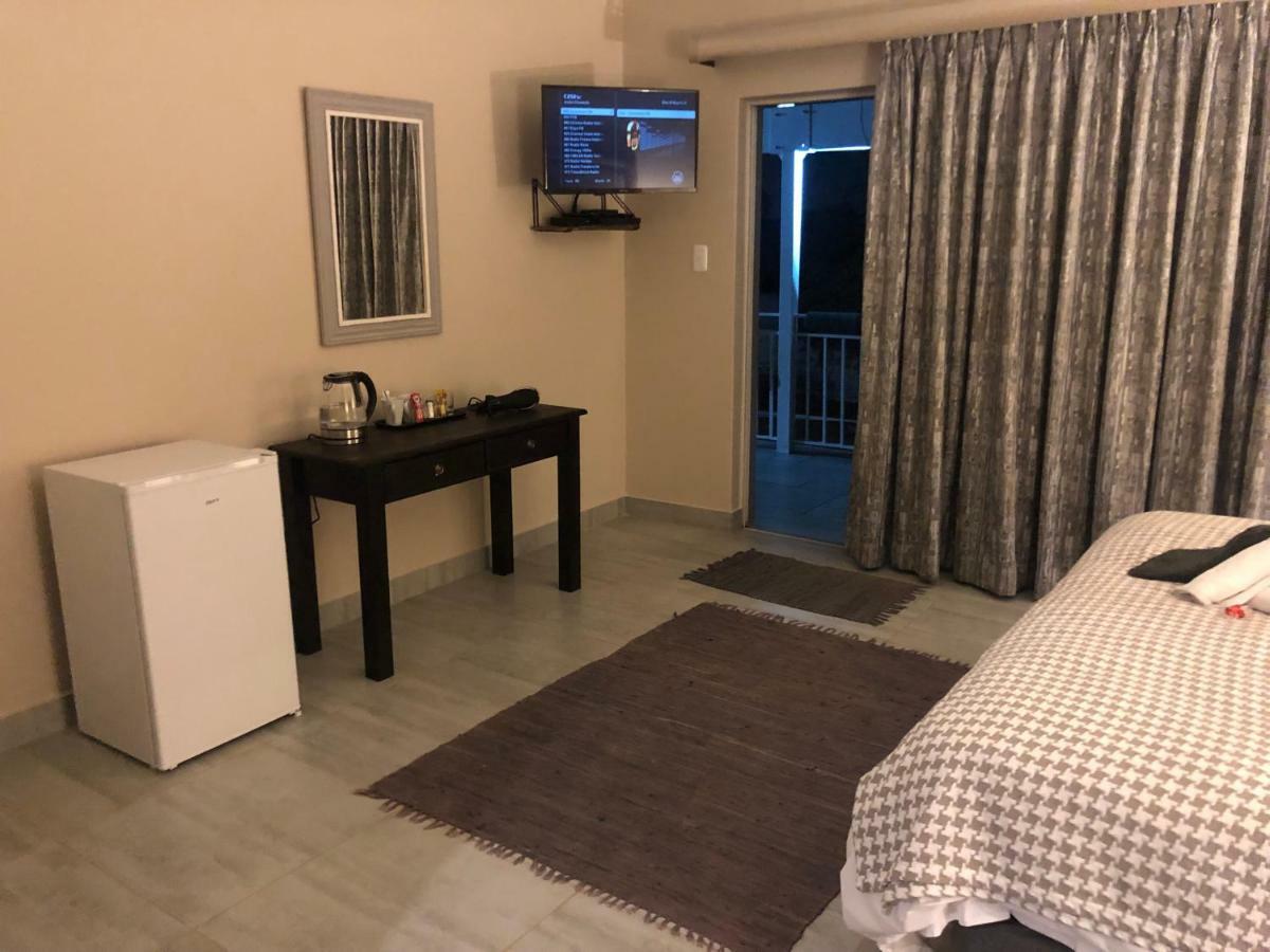 8 On Acacia Guesthouse Bedfordview Luaran gambar