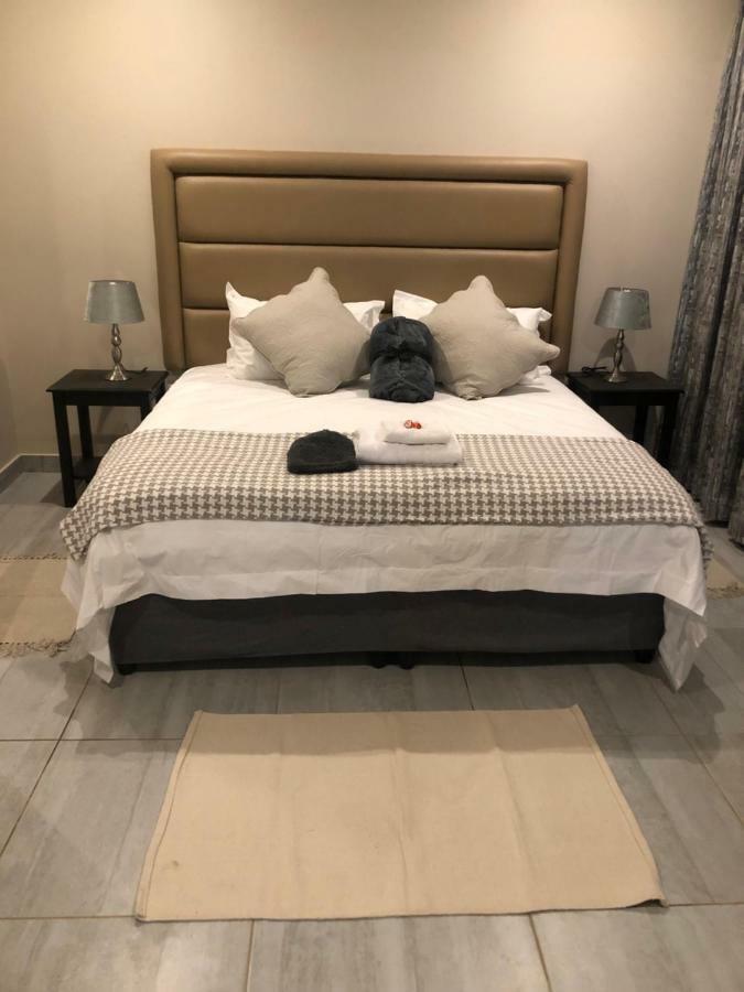 8 On Acacia Guesthouse Bedfordview Luaran gambar