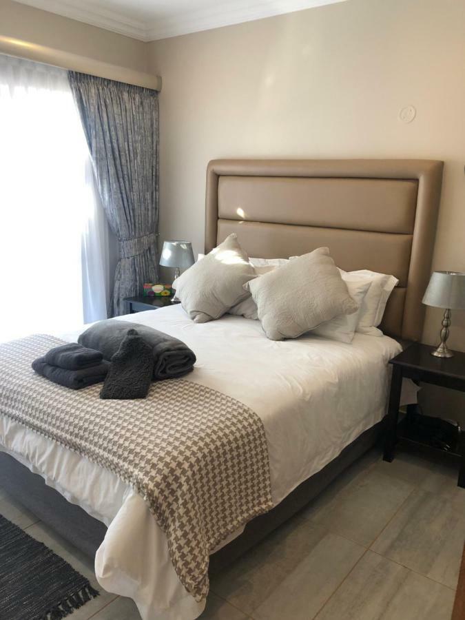 8 On Acacia Guesthouse Bedfordview Luaran gambar