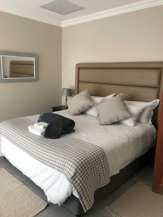 8 On Acacia Guesthouse Bedfordview Luaran gambar