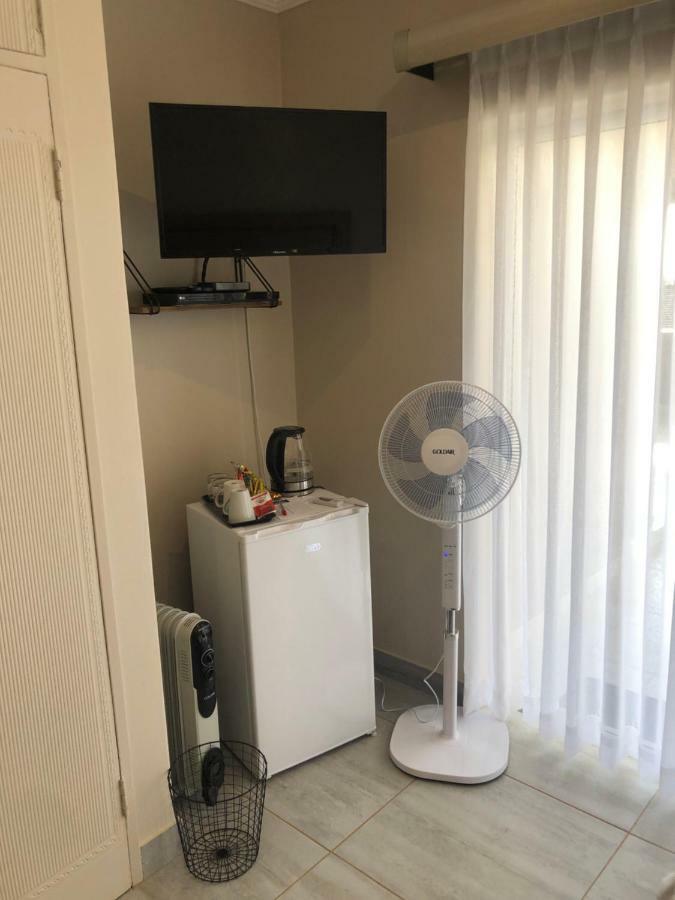 8 On Acacia Guesthouse Bedfordview Luaran gambar