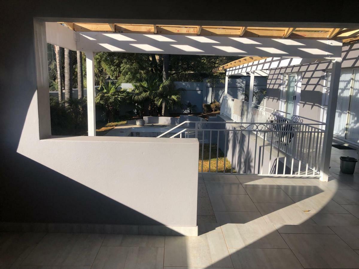 8 On Acacia Guesthouse Bedfordview Luaran gambar