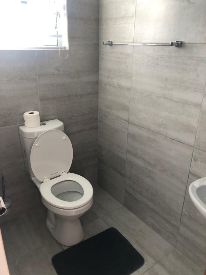 8 On Acacia Guesthouse Bedfordview Luaran gambar