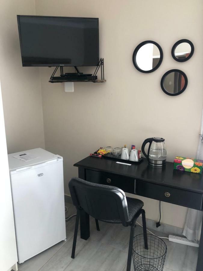 8 On Acacia Guesthouse Bedfordview Luaran gambar