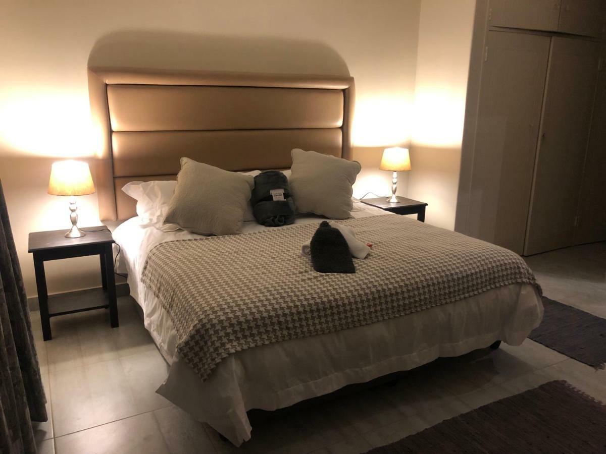 8 On Acacia Guesthouse Bedfordview Luaran gambar