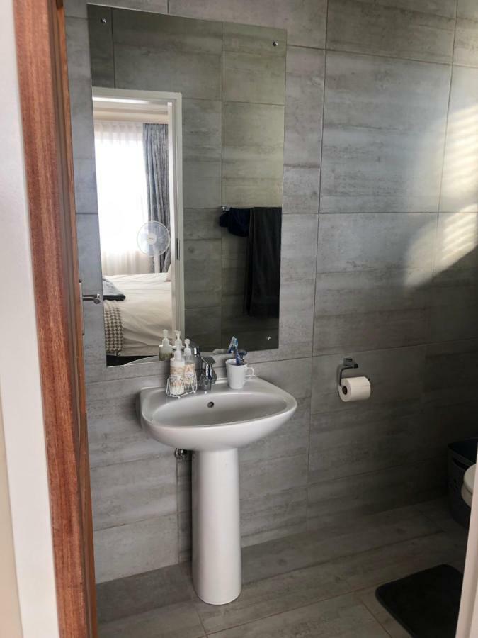 8 On Acacia Guesthouse Bedfordview Luaran gambar