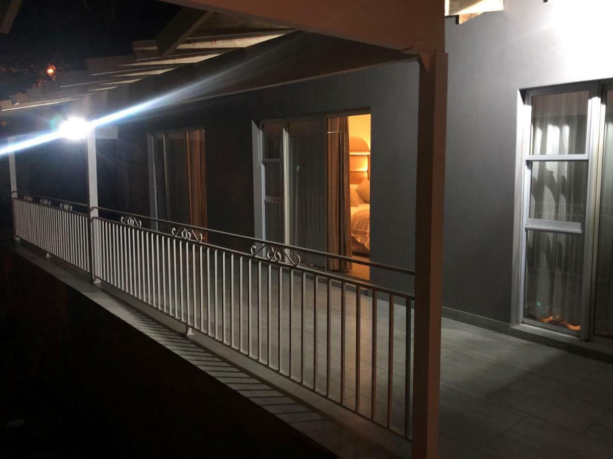 8 On Acacia Guesthouse Bedfordview Luaran gambar