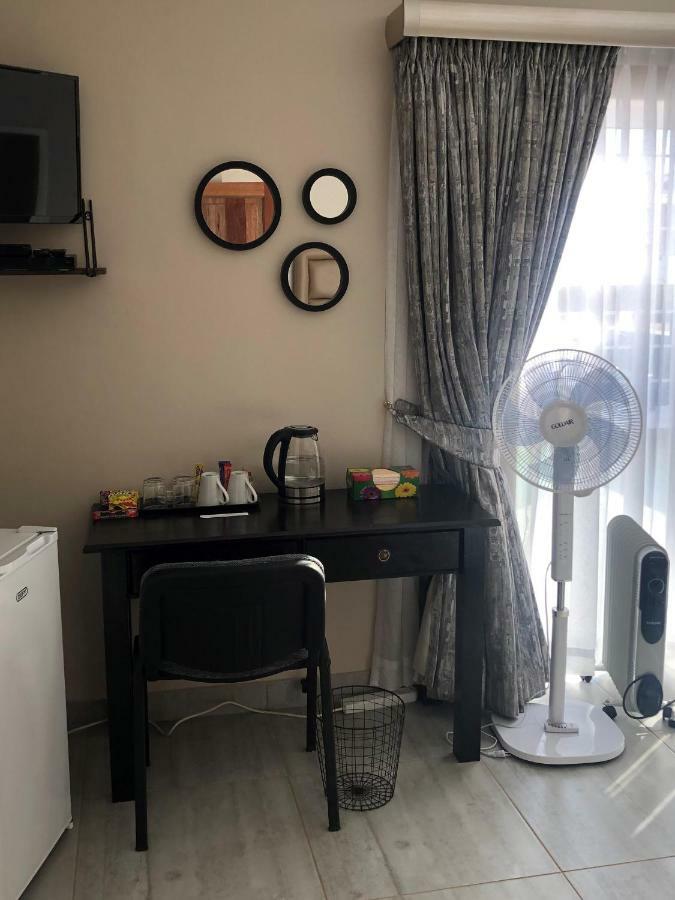 8 On Acacia Guesthouse Bedfordview Luaran gambar