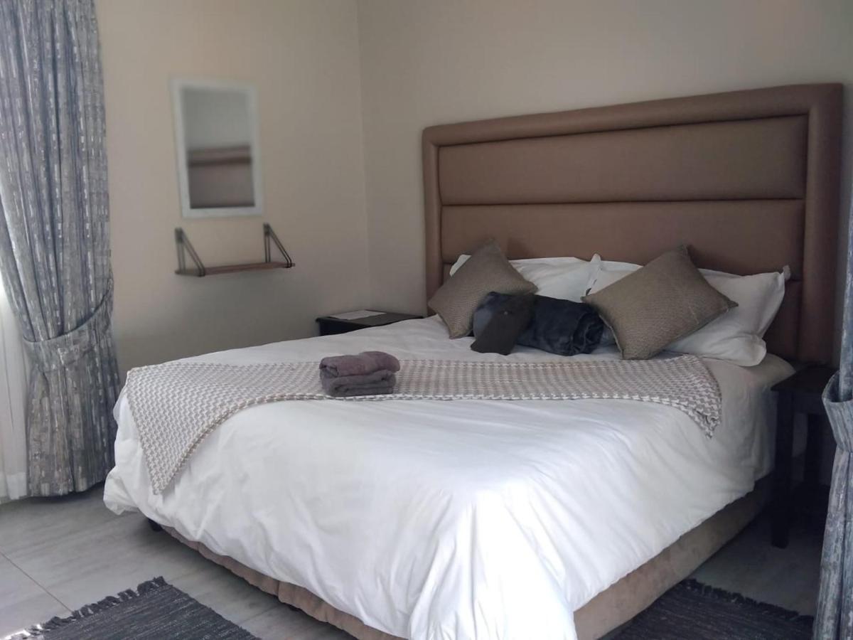 8 On Acacia Guesthouse Bedfordview Luaran gambar